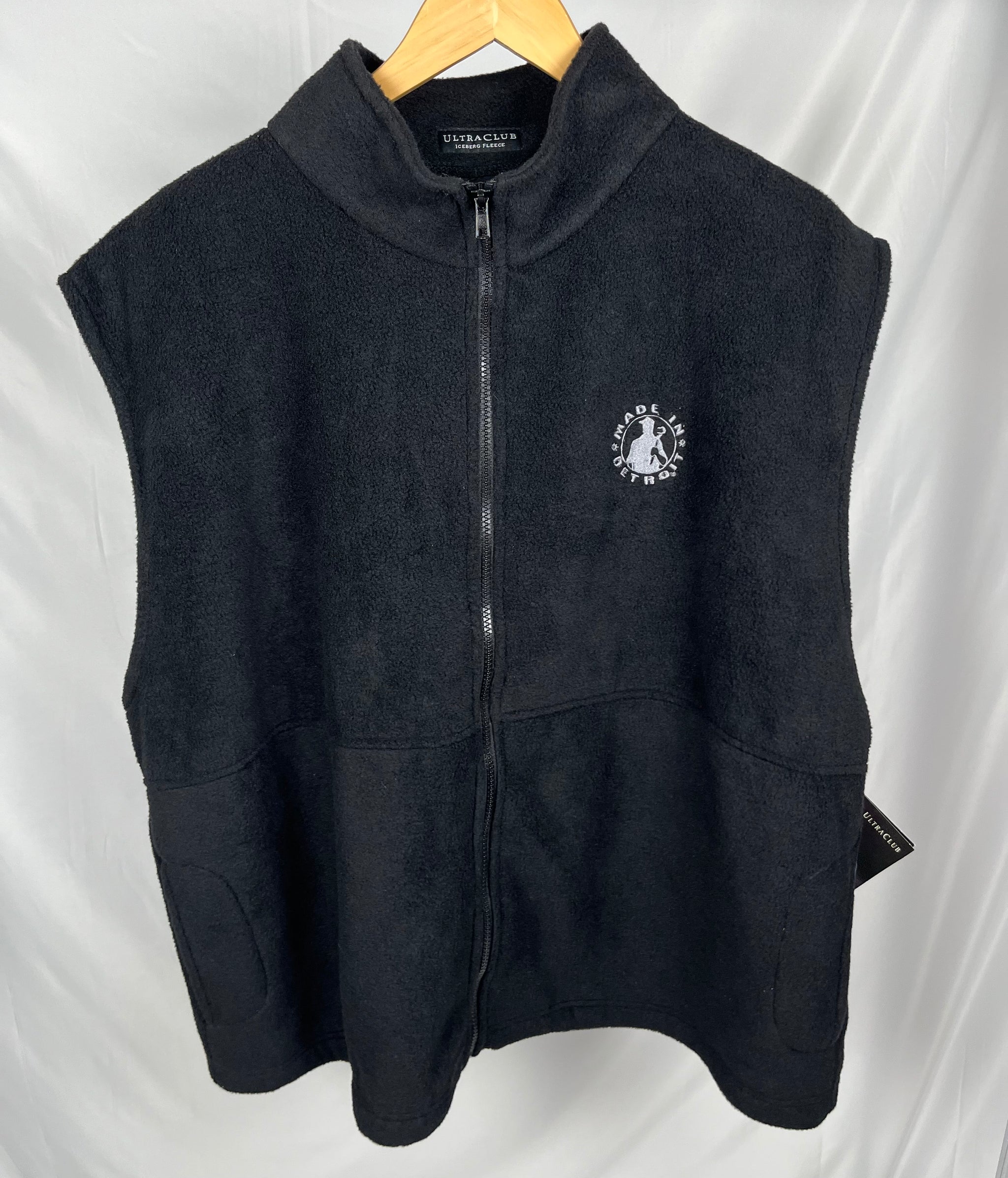 (1 of 1) MID Cozy Black Vest - XL