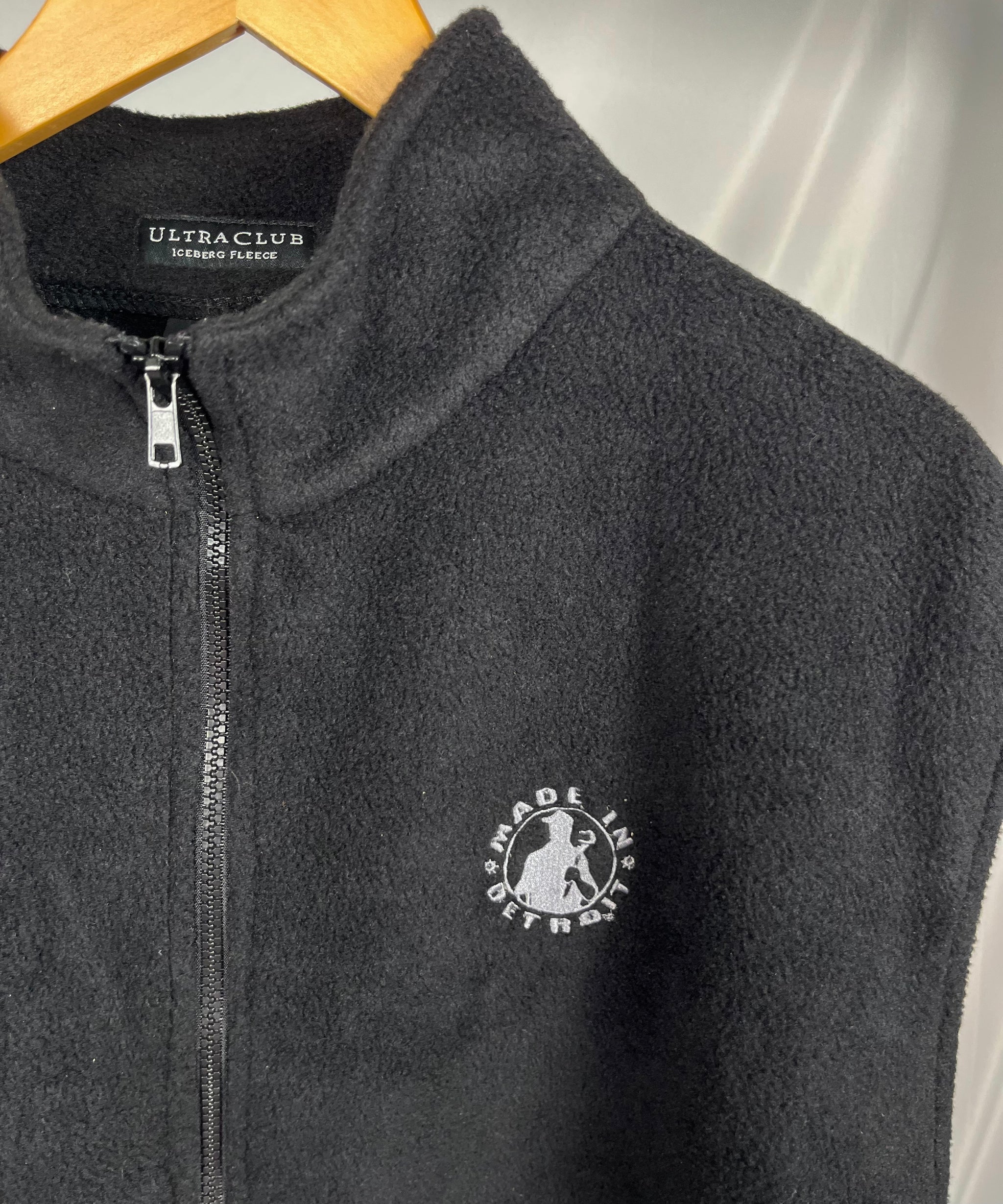 (1 of 1) MID Cozy Black Vest - XL
